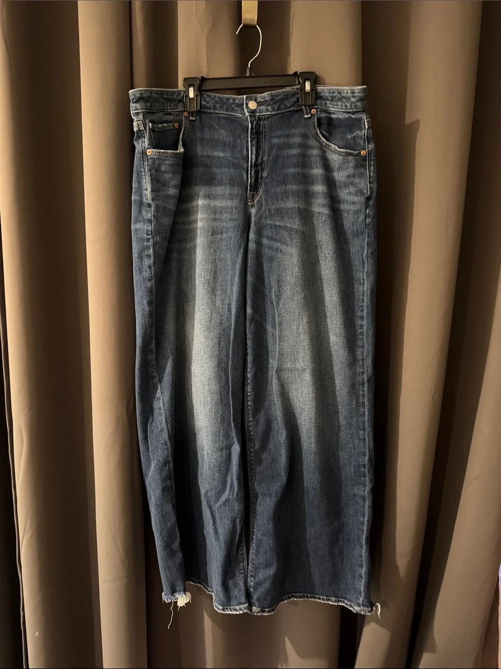 American Eagle Baggy Wide-Leg Women's Jeans in Medium Wash